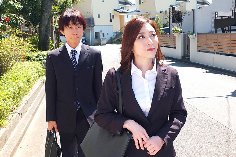 Anh nhân viên số hưởng và nữ giám đốc quyền lực Yuko Shiraki